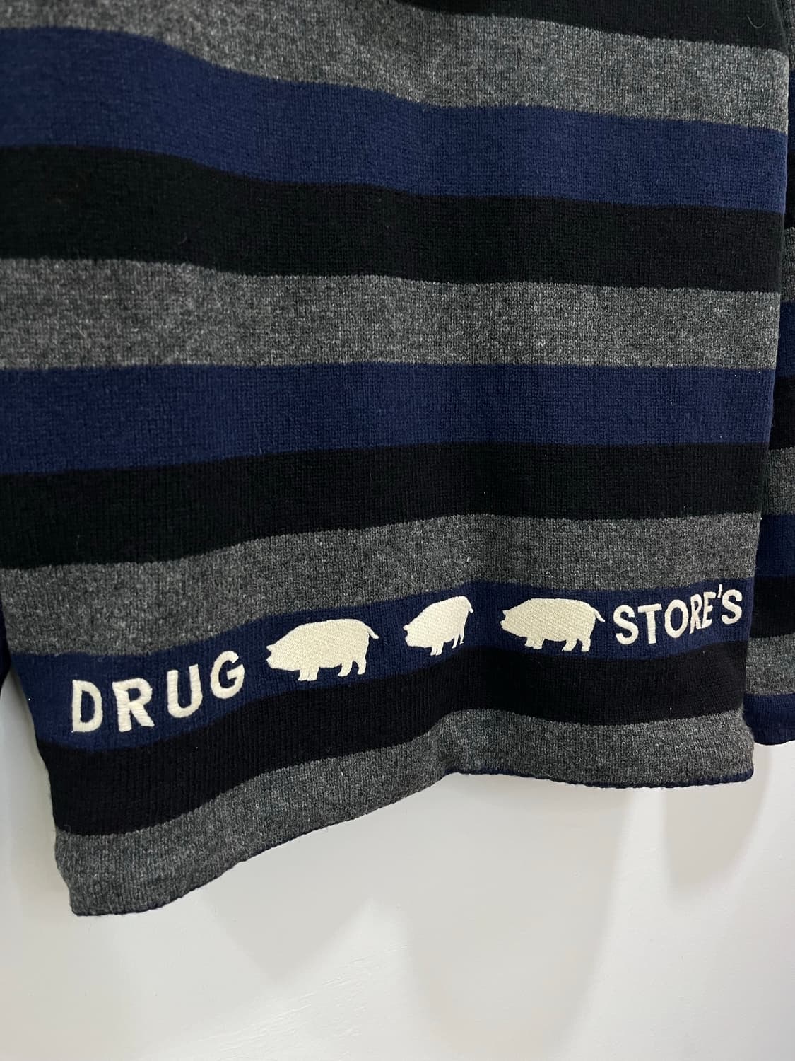 Drug store’s 양면 돼지 로고 자수 니트 후드집업 상품이미지9