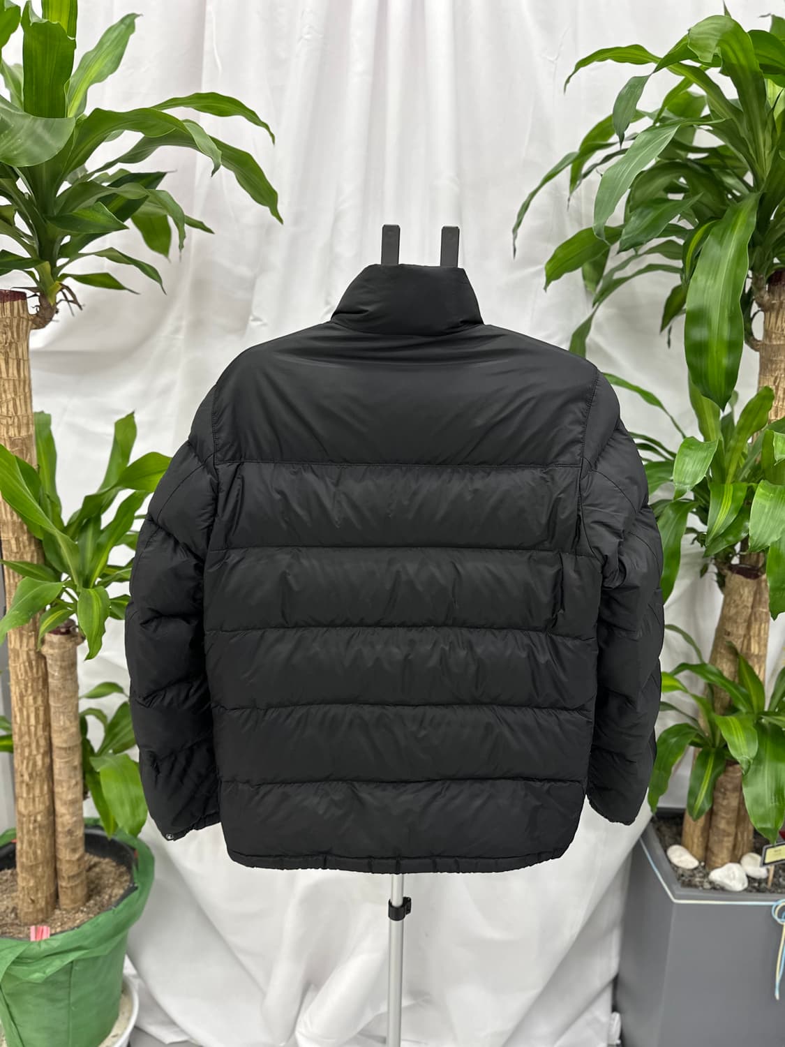 (48) 프라다 트라리앵글 로고 다운패딩 블랙 상품이미지4