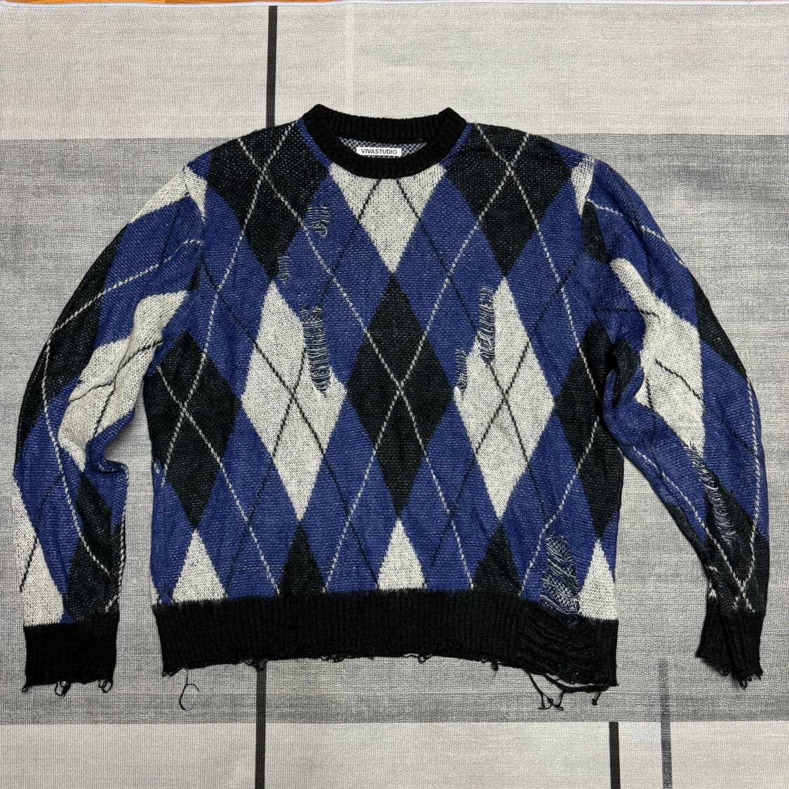 105) 비바스튜디오 아가일 데미지 니트 상품이미지2