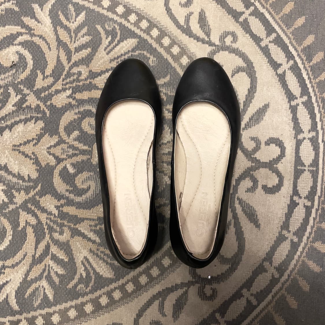 쿠에른 (우먼) 펌프스 블랙 구두   상품이미지4