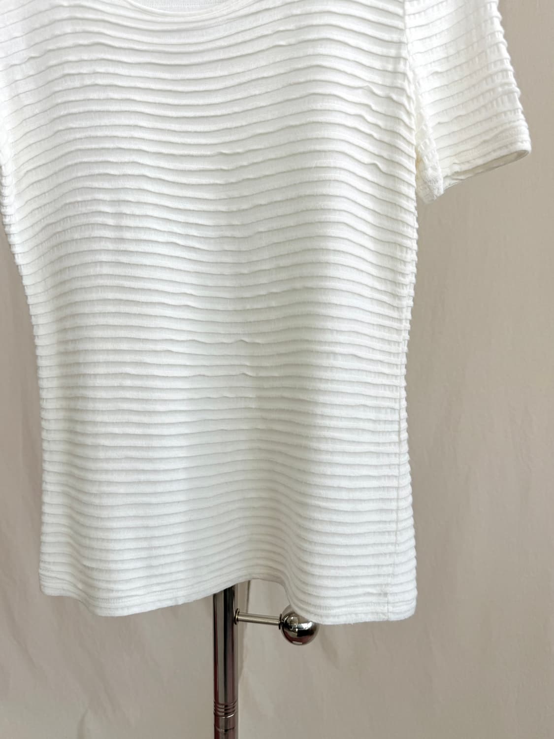 Armani Collezioni 화이트 플리츠 니트 탑 상품이미지4