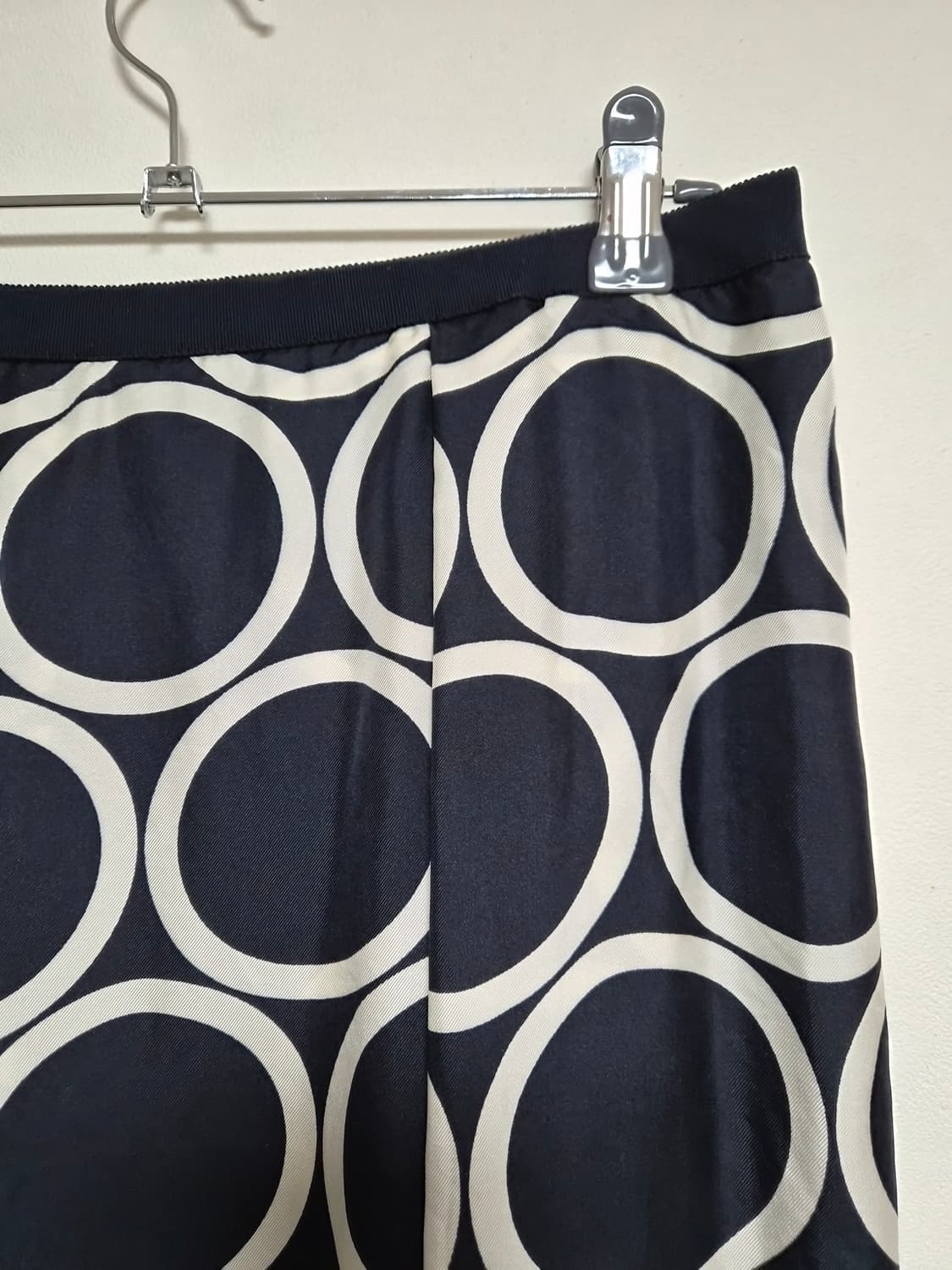 에스카다Escada 원 패턴 실크 미디 스커트 36사이즈 P-143
 상품이미지3