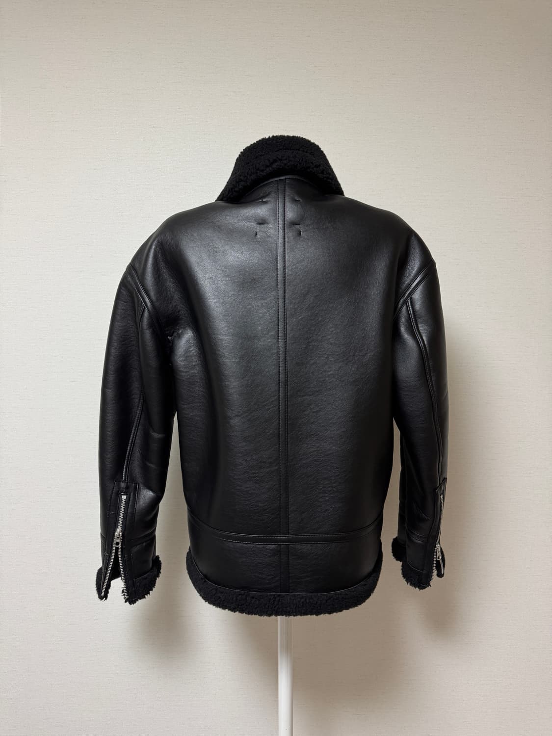 비바스튜디오) 블랙 무스탕 자켓 상품이미지4