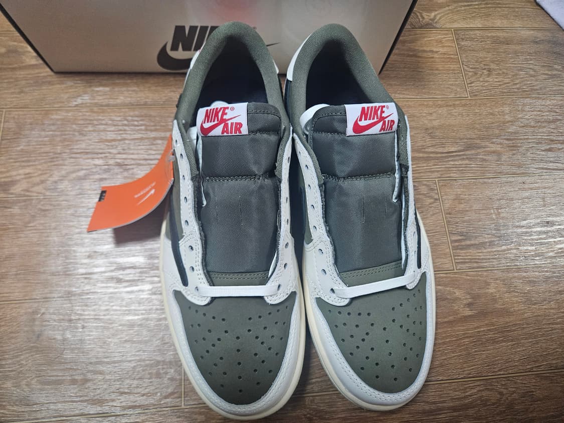 트래비스 스캇 x 나이키 조던 1 올리브 250 상품이미지2