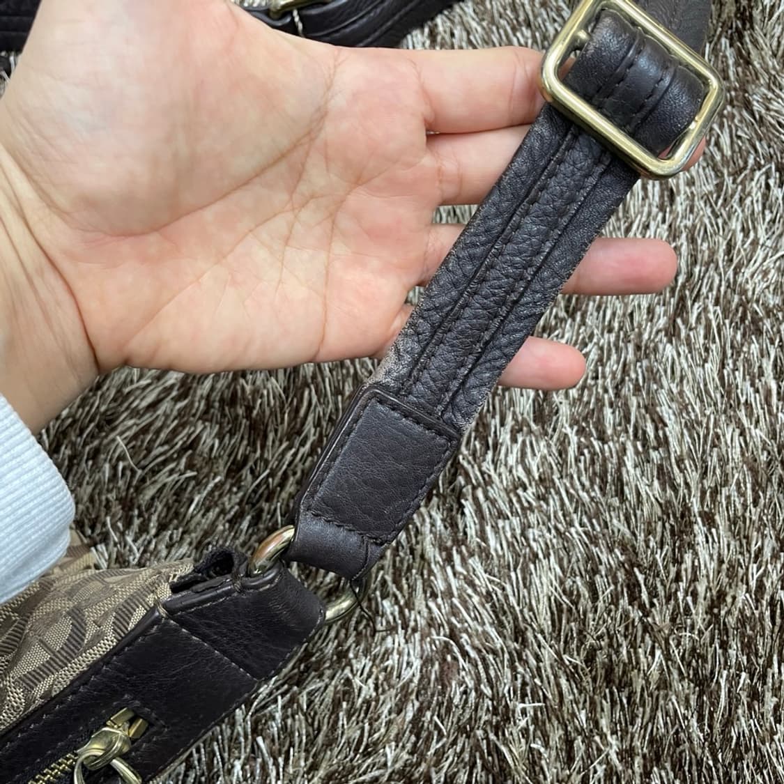 아이그너 AIGNER 브라운 모노그램 가죽 호보백 상품이미지10