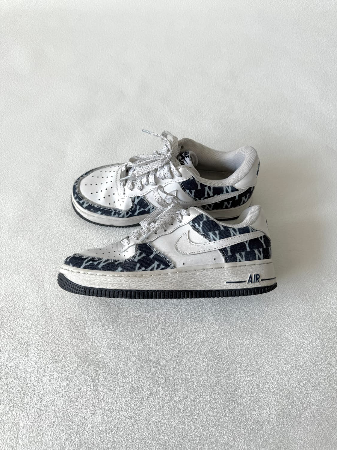 [235]나이키(NIKE) NY 모노그램 에어포스1 로우 상품이미지1