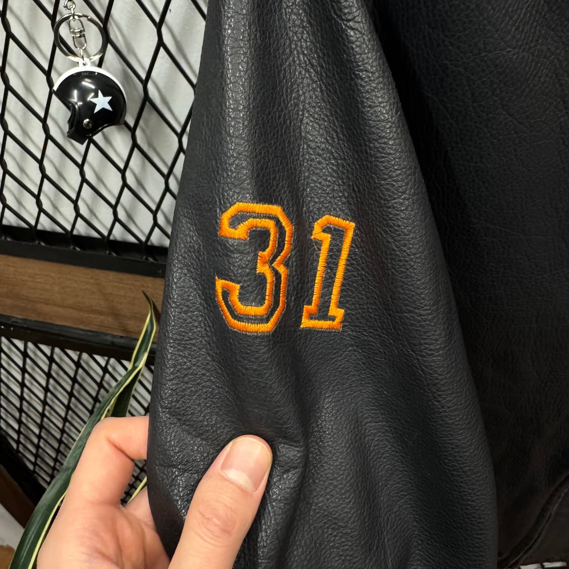 USA VINTAGE 레더 팀 자켓 사이드 자수 레터링 포인트 블랙 상품이미지6