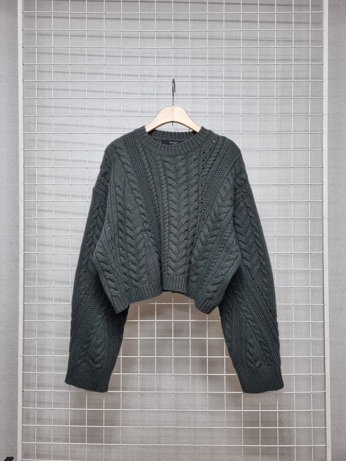 (택포) 온앤온 크롭 니트 상품이미지1