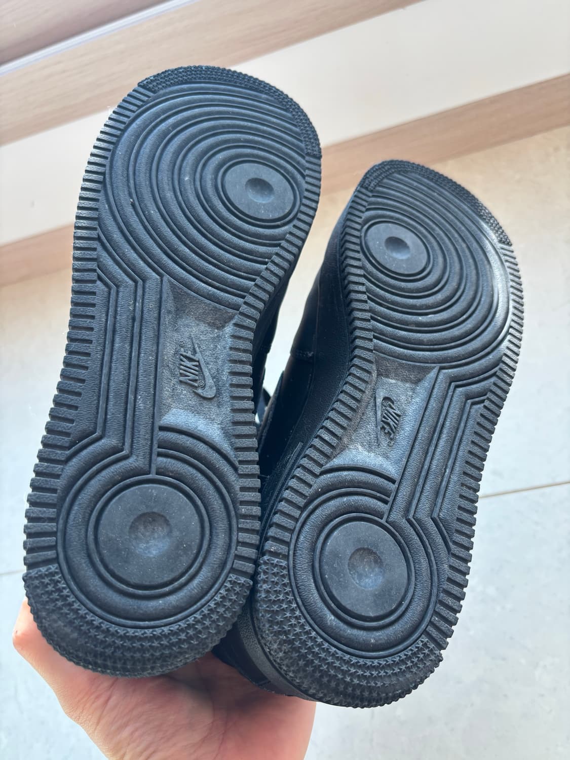 나이키 에어포스 1 '07 올블랙 280 상품이미지5