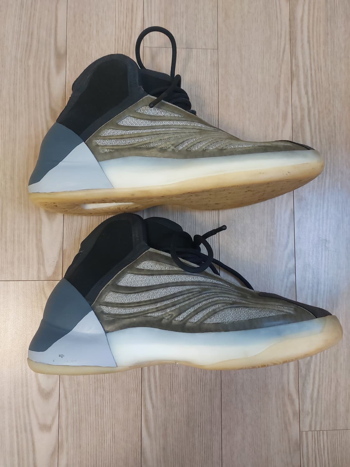 아디다스 이지 부스트 퀀텀 바리움 상품이미지5