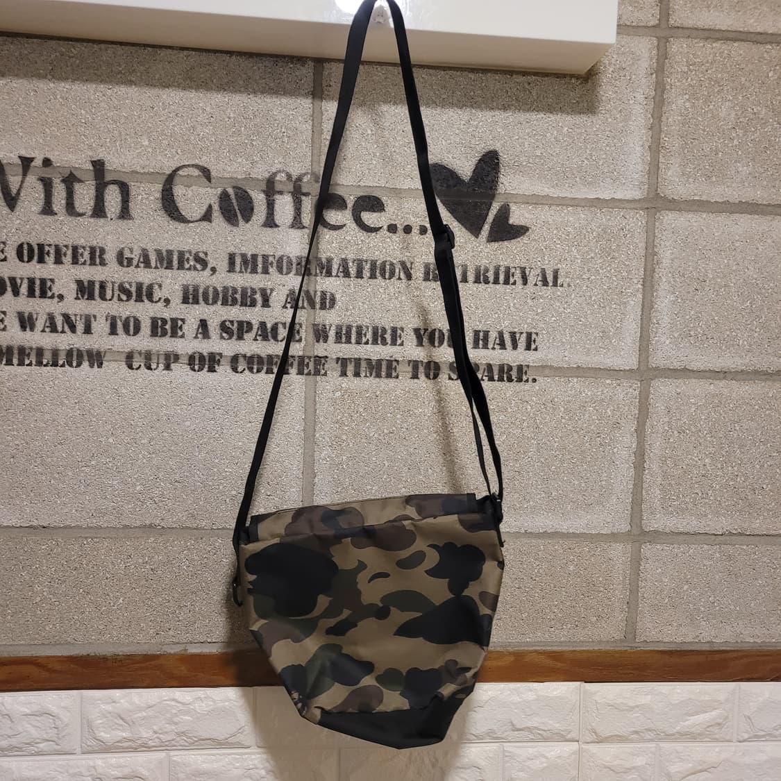 베이프 잡지부록 크로스백 상품이미지2