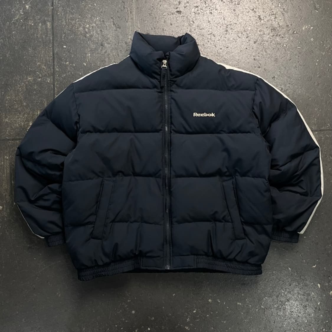 100 리복 올드스쿨 사이드라인 패딩 상품이미지1