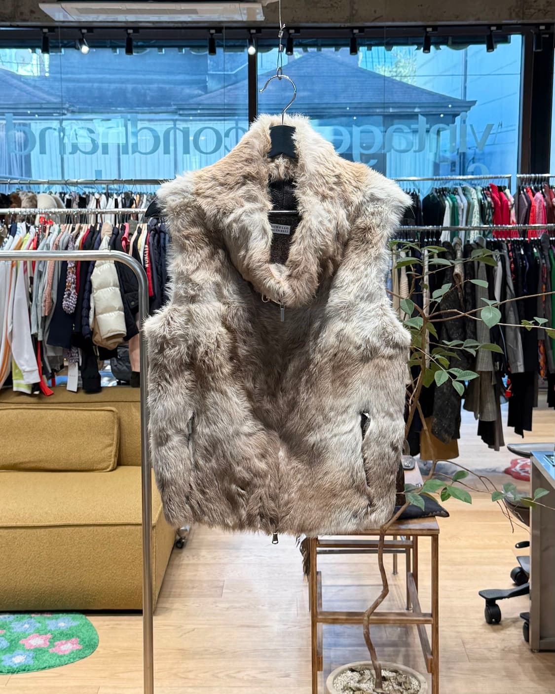 브루넬로 쿠치넬리 베이지 퍼 베스트 자켓 상품이미지1