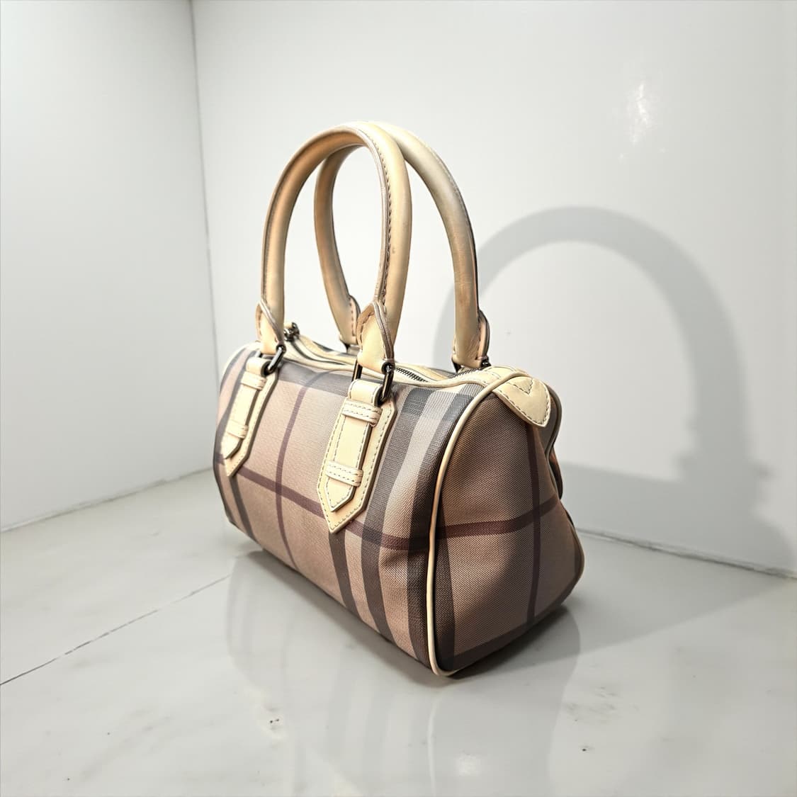 버버리 스모크 체크코팅 체스터 토트백 상품이미지6