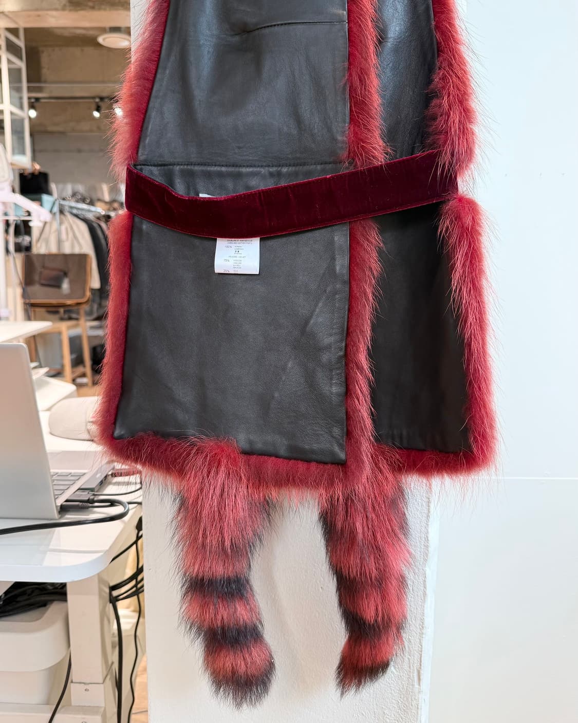 지방시 레드 15fw 리카르도 티시 라쿤 퍼 베스트 자켓 상품이미지8