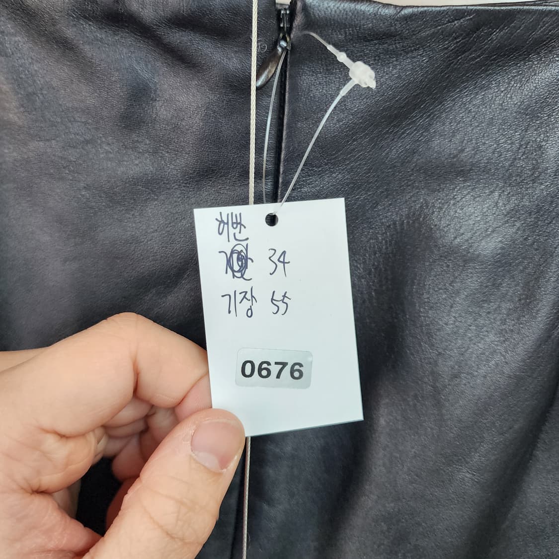 MIK 블랙 양가죽 스커트 H라인 상품이미지6