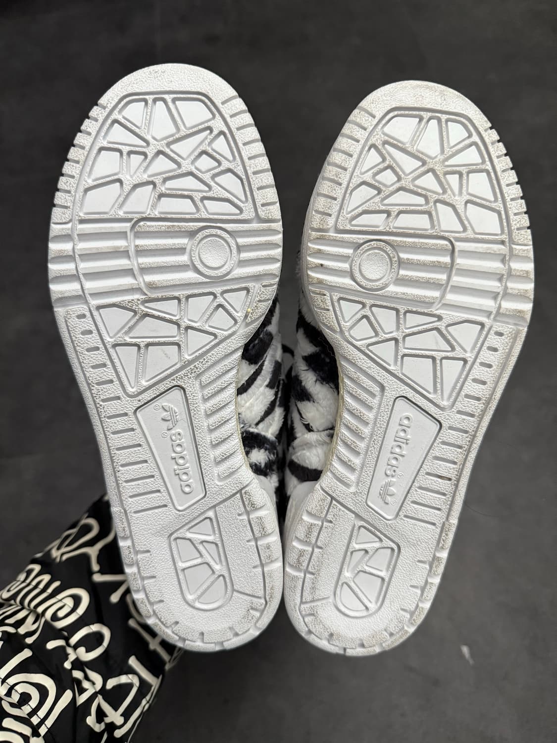 Adidas jeremy scott fur sneakers  상품이미지6