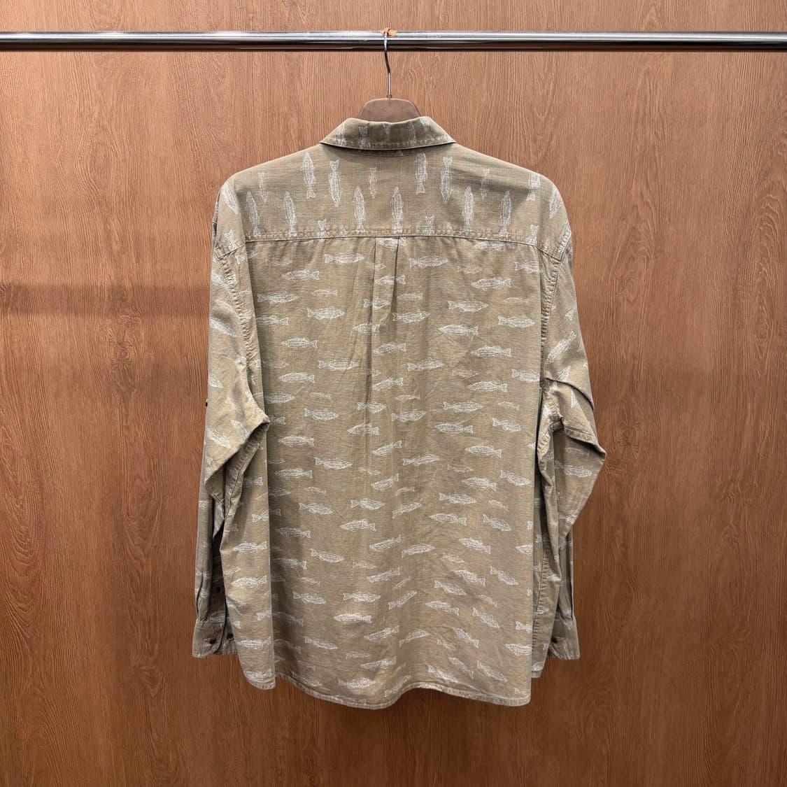 빈티지 코튼 긴팔 셔츠 워싱 피쉬 패턴 프린트 플랩 포켓 디테일 베이지 상품이미지3
