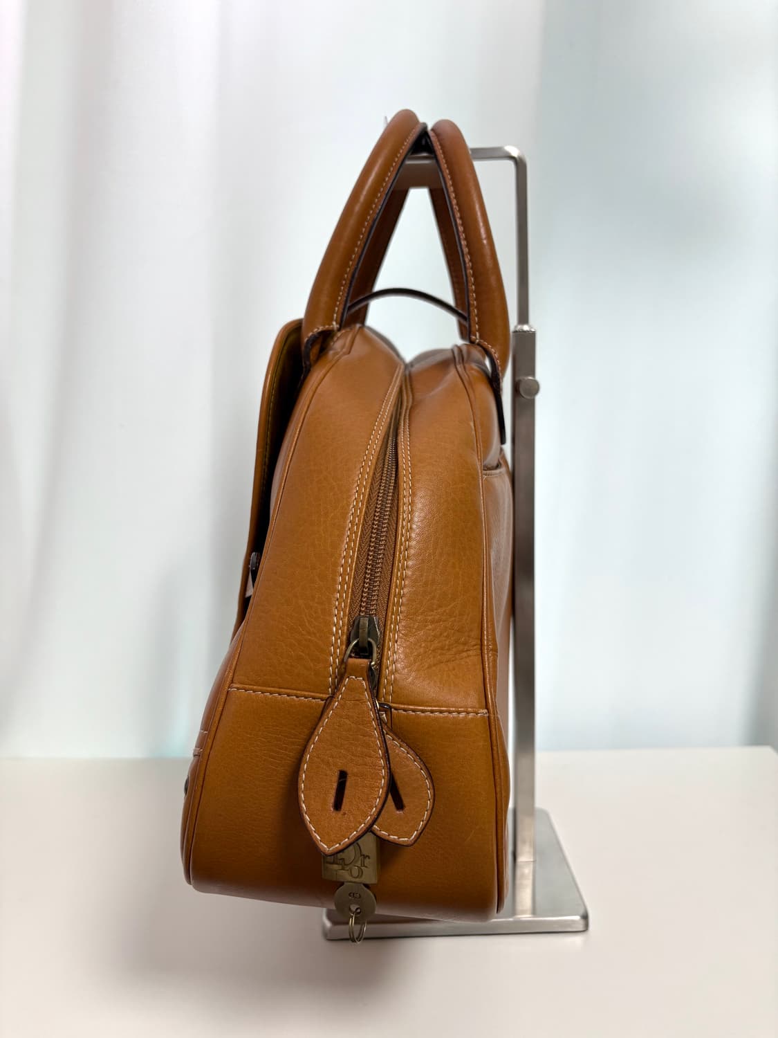 디올 새들 볼러백 카멜 상품이미지9