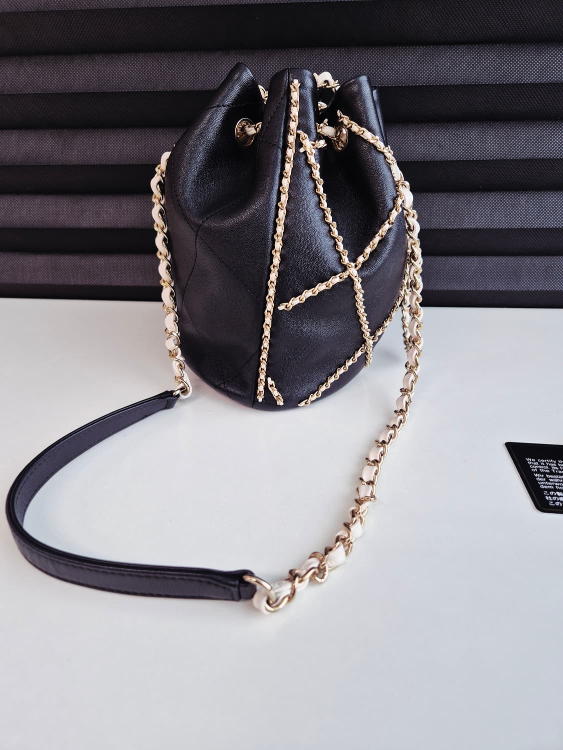 샤넬 드로스트링 체인 버킷백 31번대 (상태 S급인정 받음) 상품이미지6