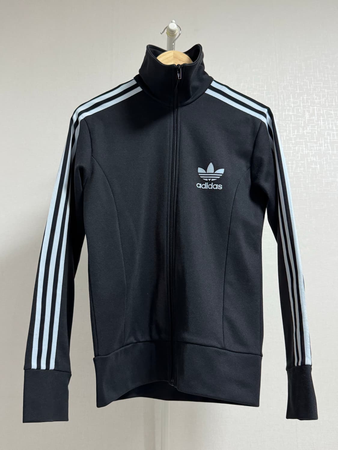 아디다스 오리지널 스카이블루 트랙탑 L 상품이미지1