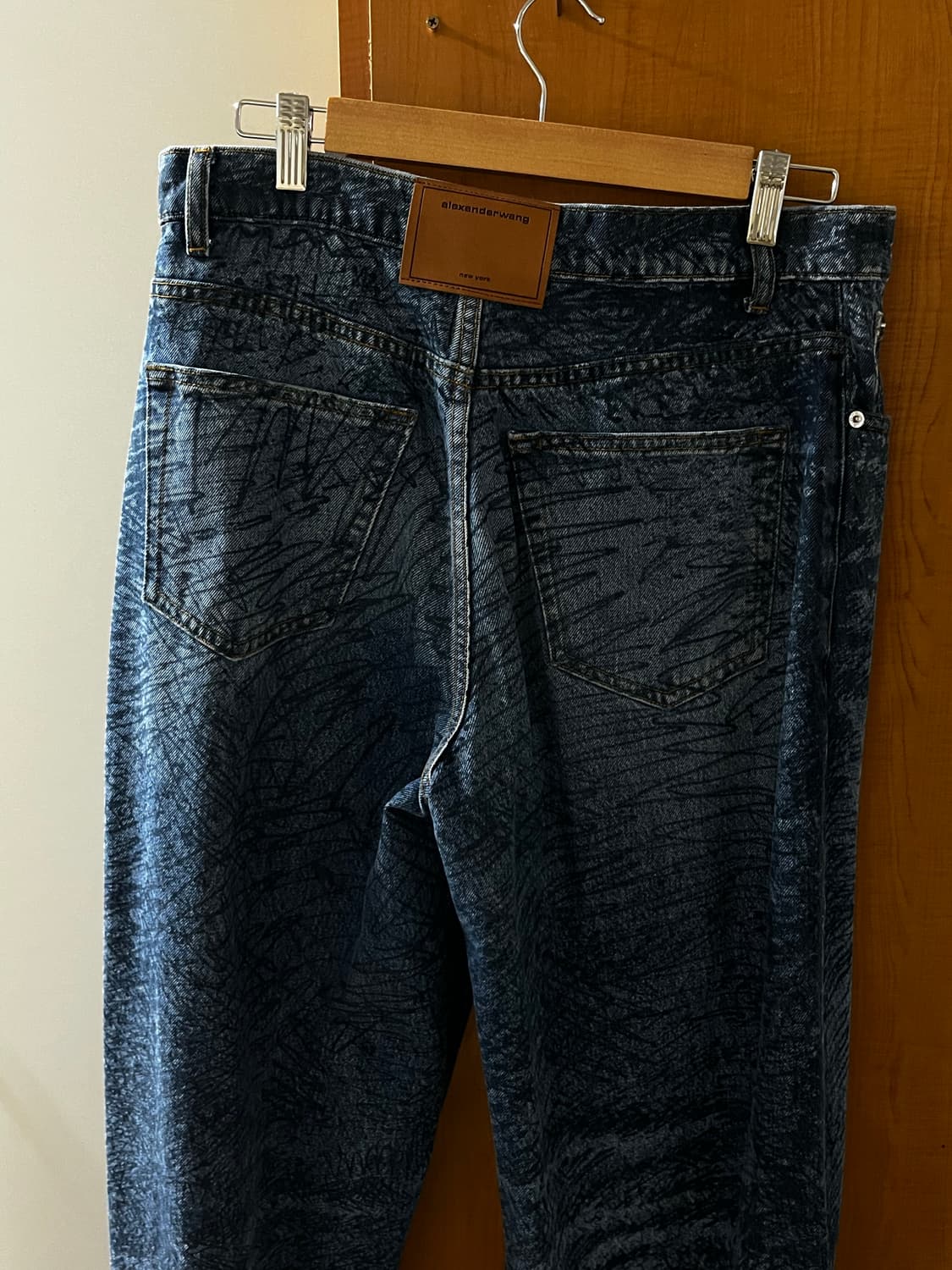 알렉산더왕 스크리블 로고 프린트 데님팬츠 상품이미지4