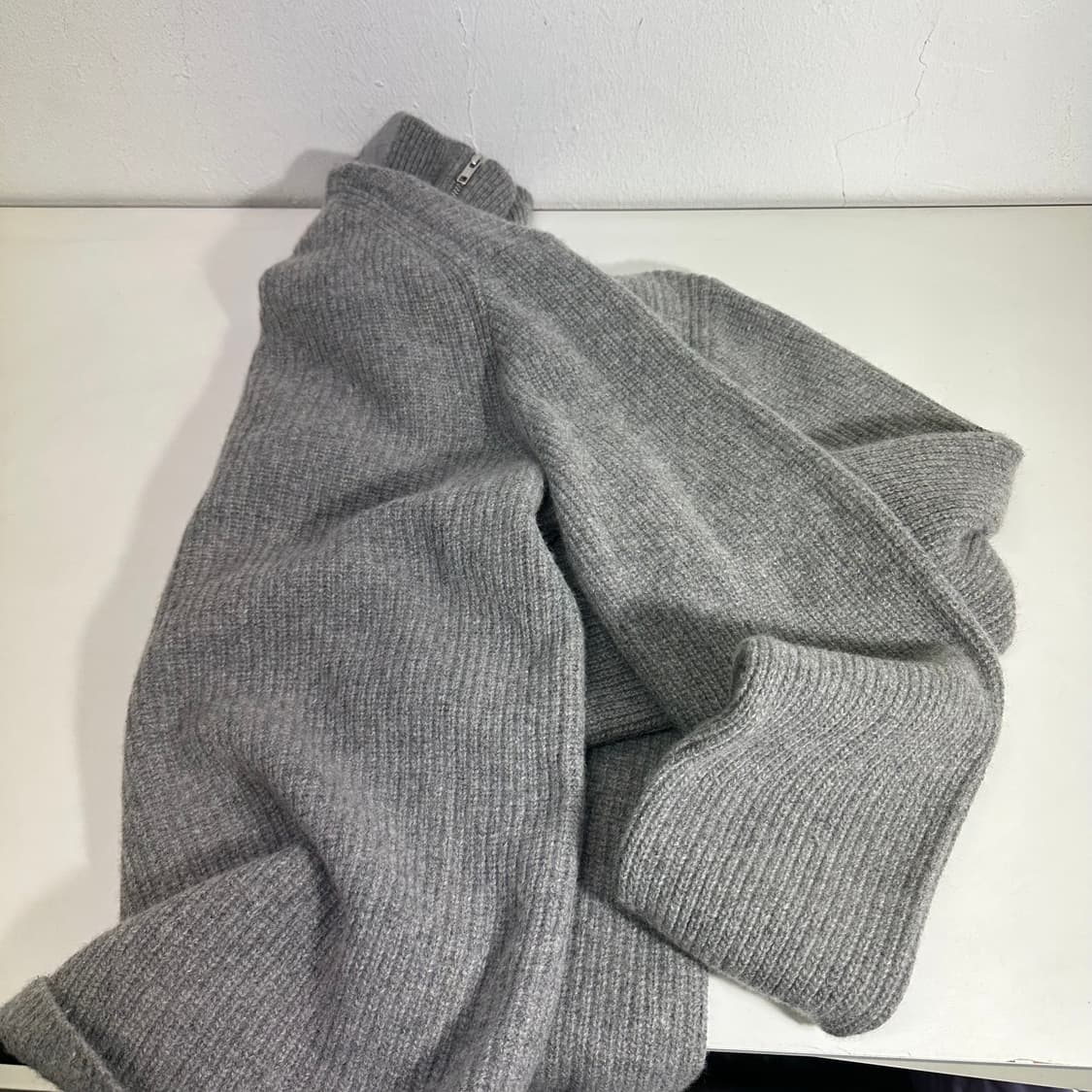 L 105 벨리에 그레이 폴라넥 캐시미어혼방 반집업니트 상품이미지7
