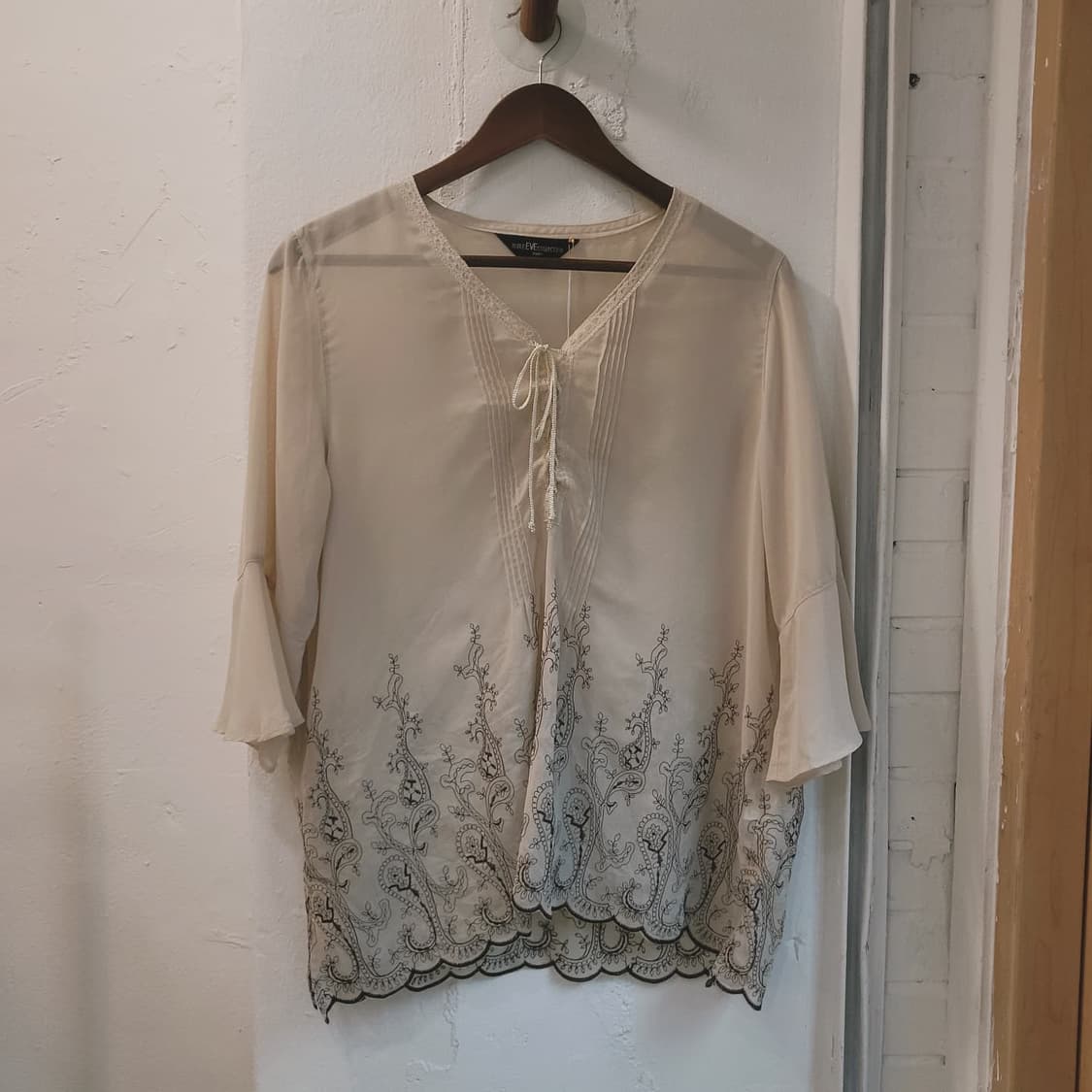 Noble eve collection 쉬어 자수 블라우스 상품이미지3