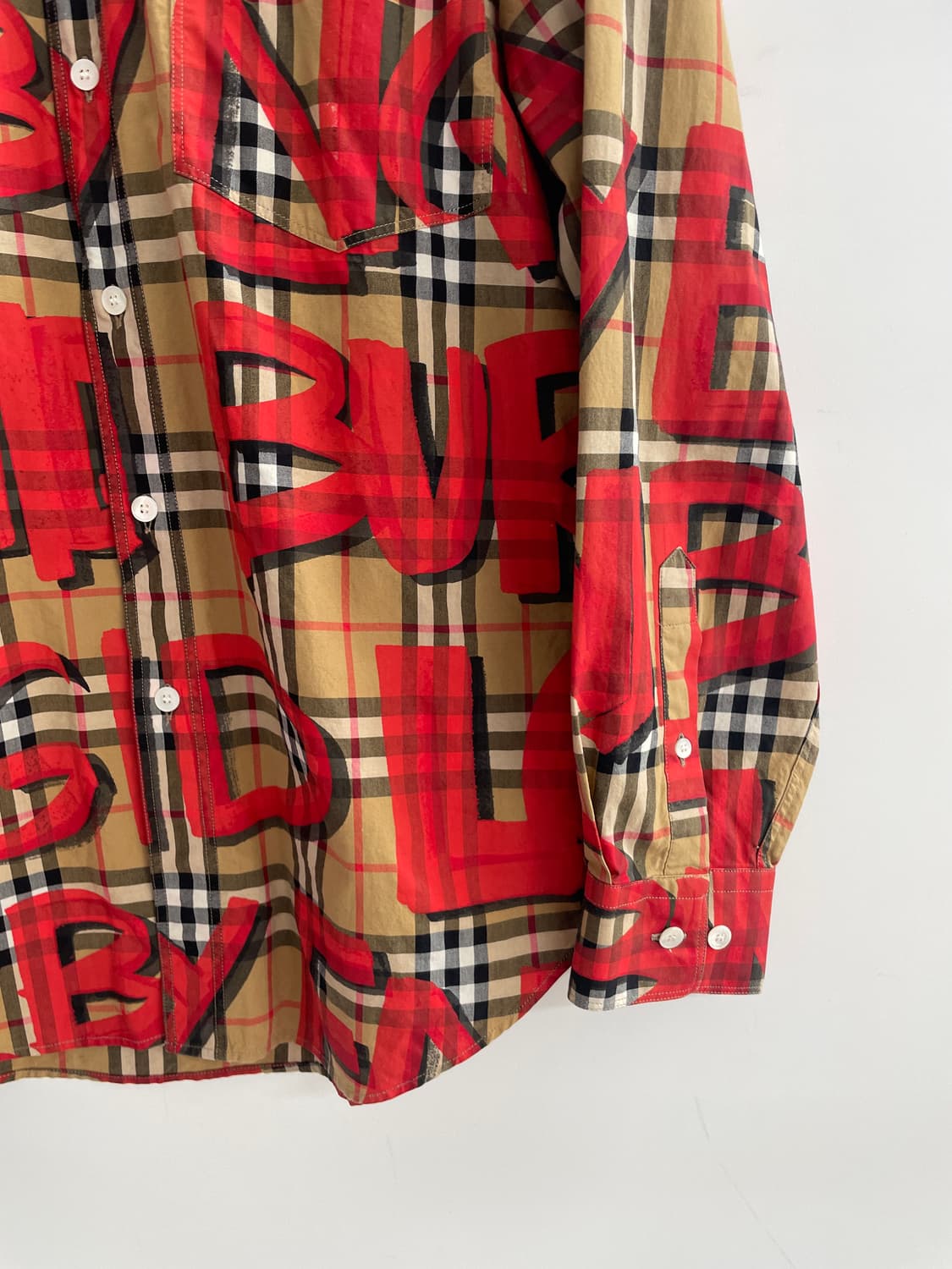 버버리 그래피티 셔츠 상품이미지4