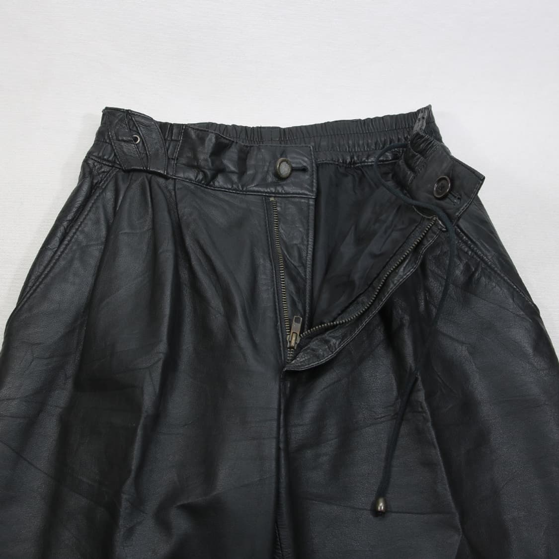 (착용컷) MEN'S HOUSE GROUP 레더 밴딩 팬츠 (남성용 M) 상품이미지5