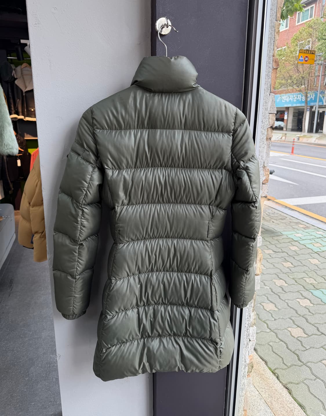38/ 프라다 삼각로고 나일론 다운 패딩점퍼 상품이미지7