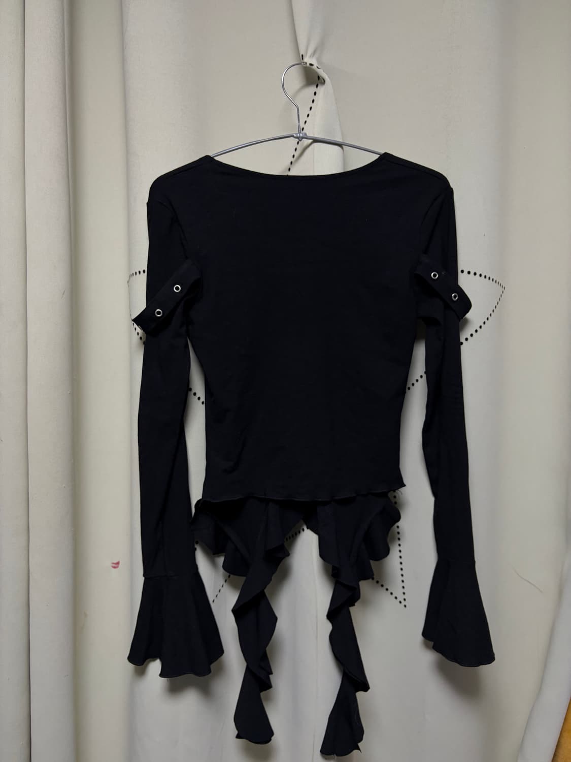 스터드 프릴 크롭 티셔츠 상품이미지4