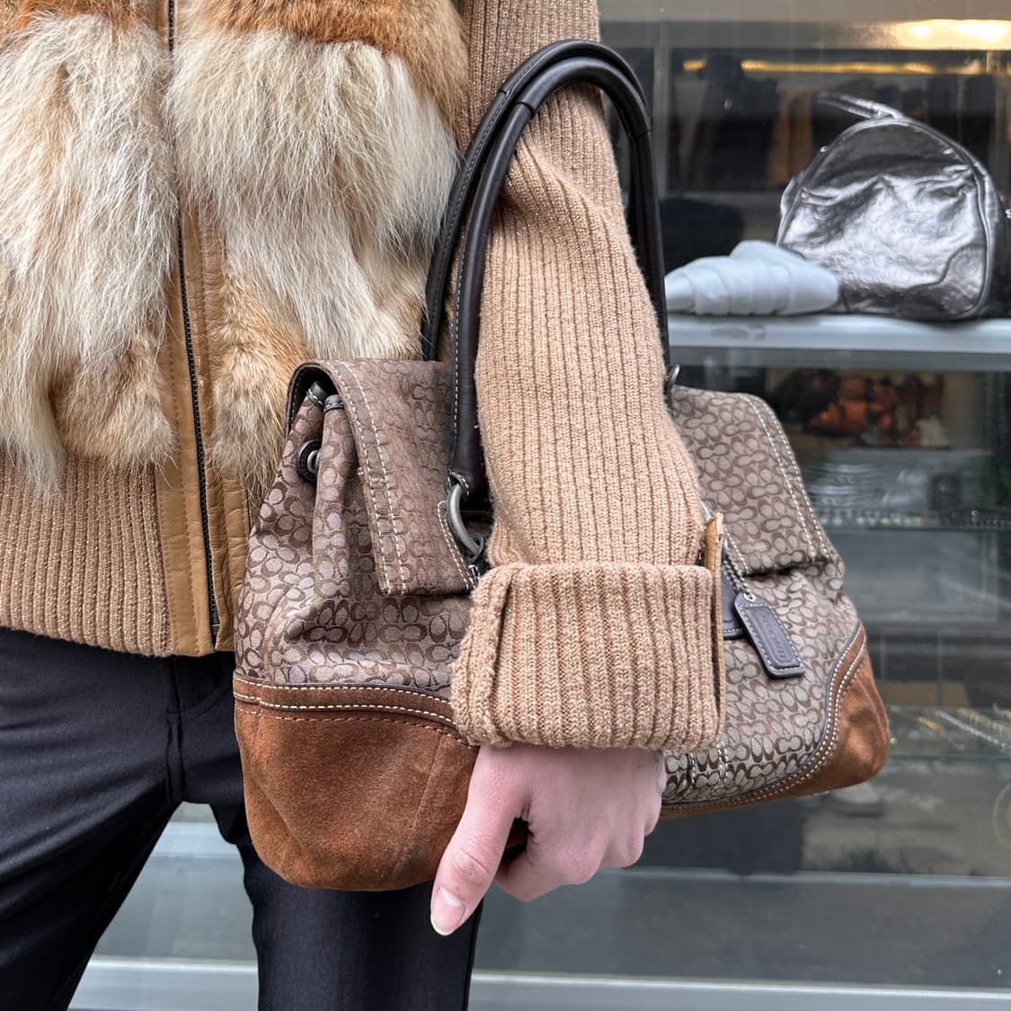 00s 코치 브라운 스웨이드 플랩 백 상품이미지9