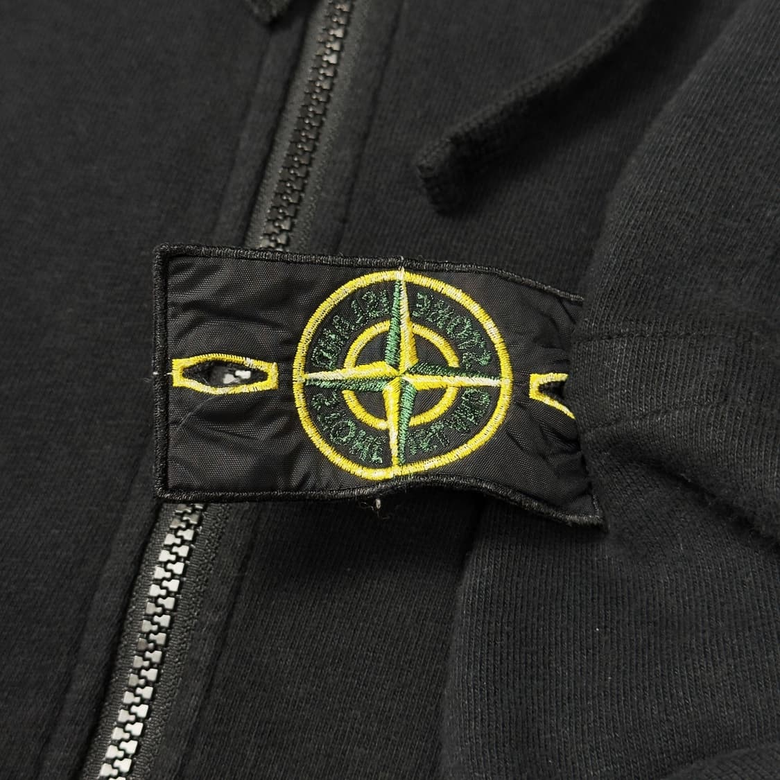 (L) 스톤 아일랜드 와펜 후드집업 블랙 상품이미지3