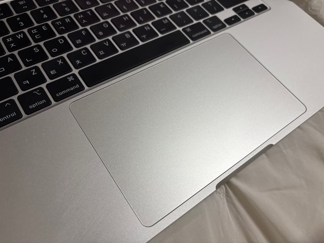 급처)맥북 에어 15인치 M2 8GB/256GB 실버 상품이미지3