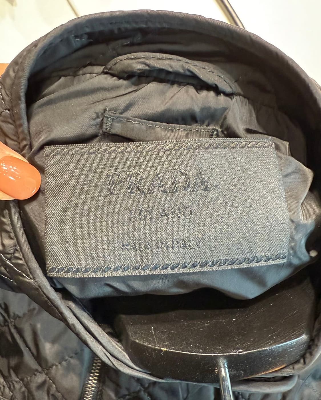 프라다 블랙 삼각로고 퀼팅 봄버 자켓  상품이미지8