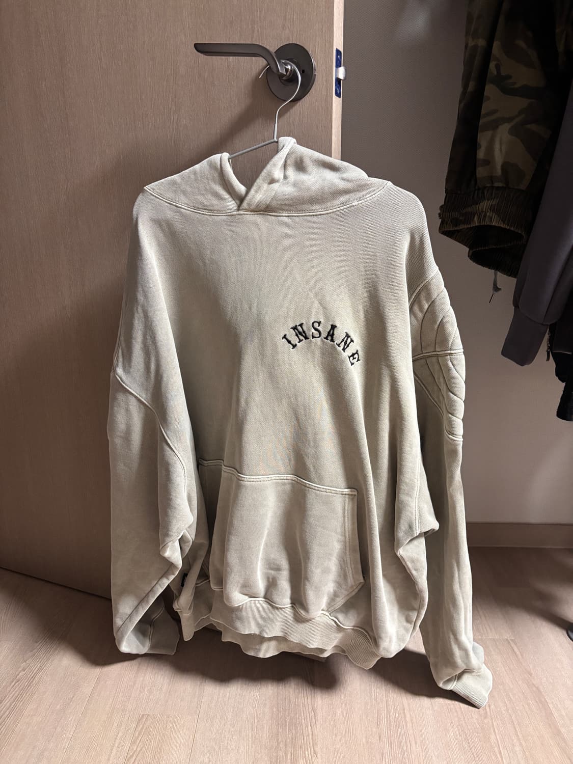 인세인 캐러지 후드티 상품이미지1