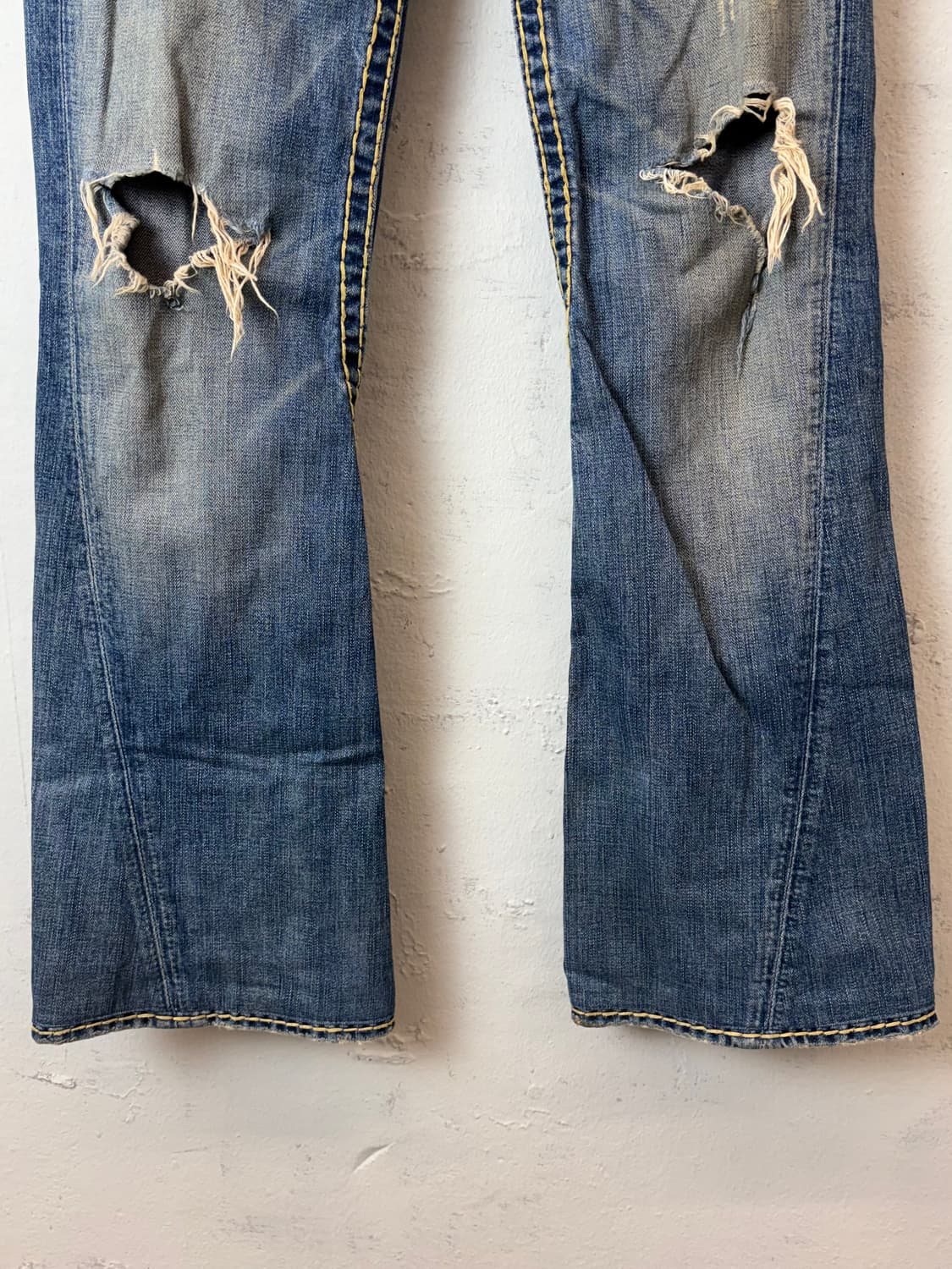 트루릴리전 빈티지 디스트레드 부츠컷 데님팬츠 상품이미지6