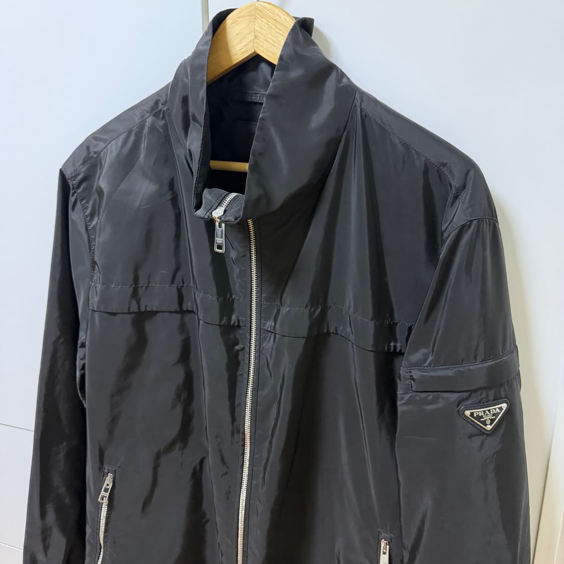 A / 56 (105-110) 프라다 삼각로고 윈드브레이커 바람막이 블랙 상품이미지2