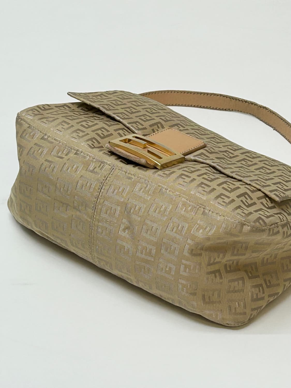 Fendi 펜디 베이지 맘마백 상품이미지4