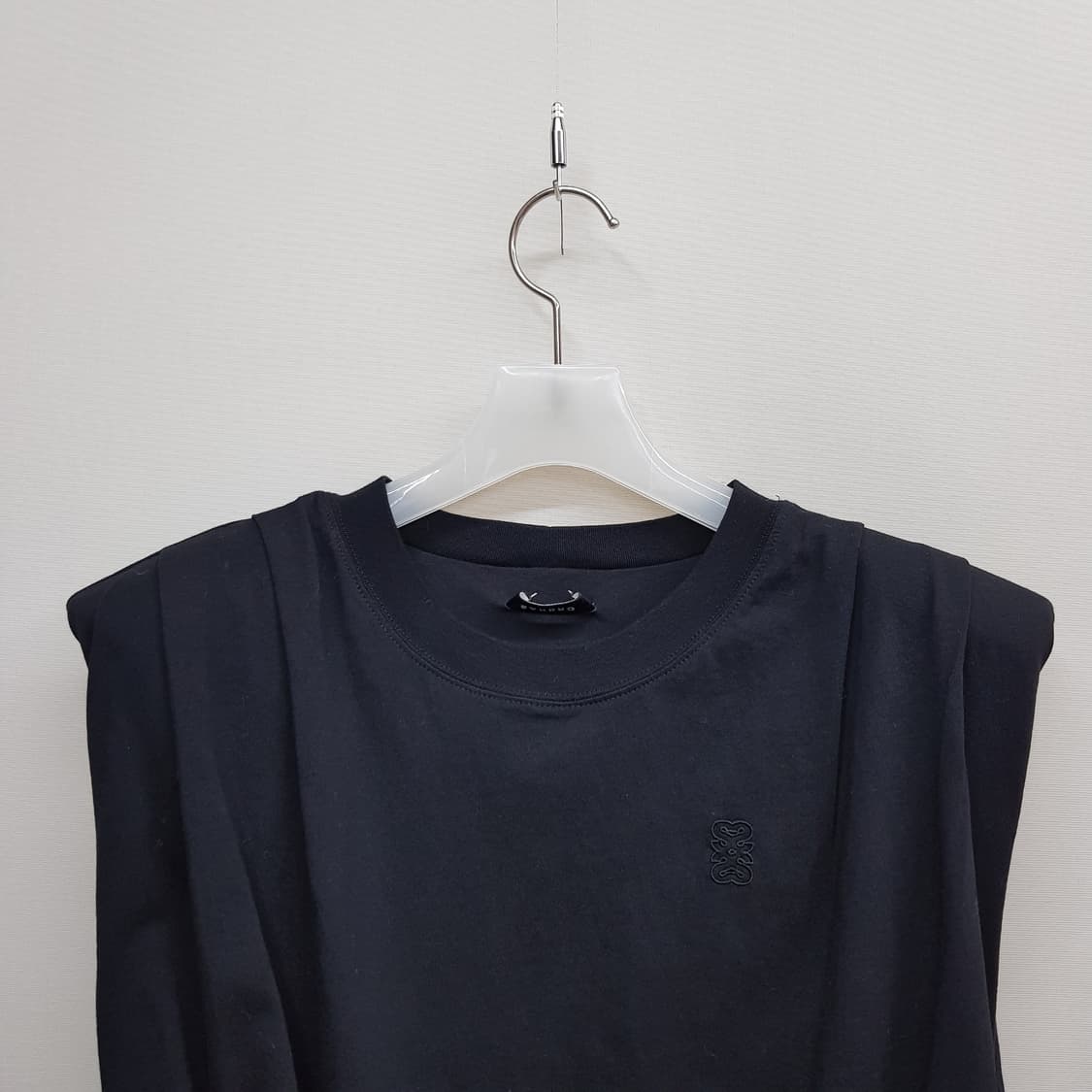 산드로 숄더패드 슬리브리스 티셔츠 M사이즈 상품이미지2