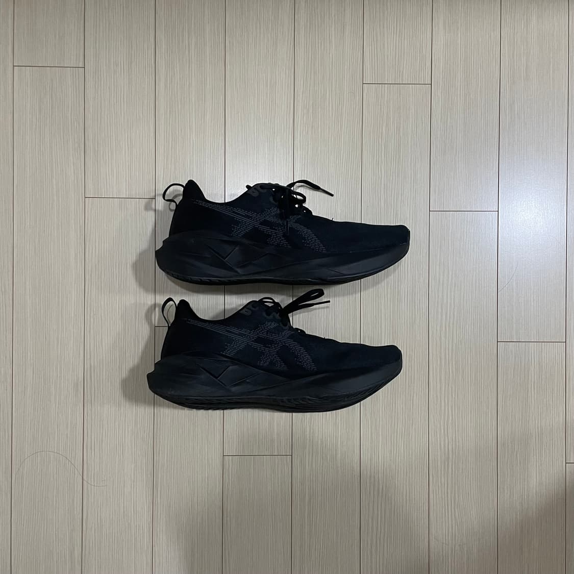 [275] 아식스 노바블라스트 5 러닝화 블랙 캐리어 그레이 상품이미지4