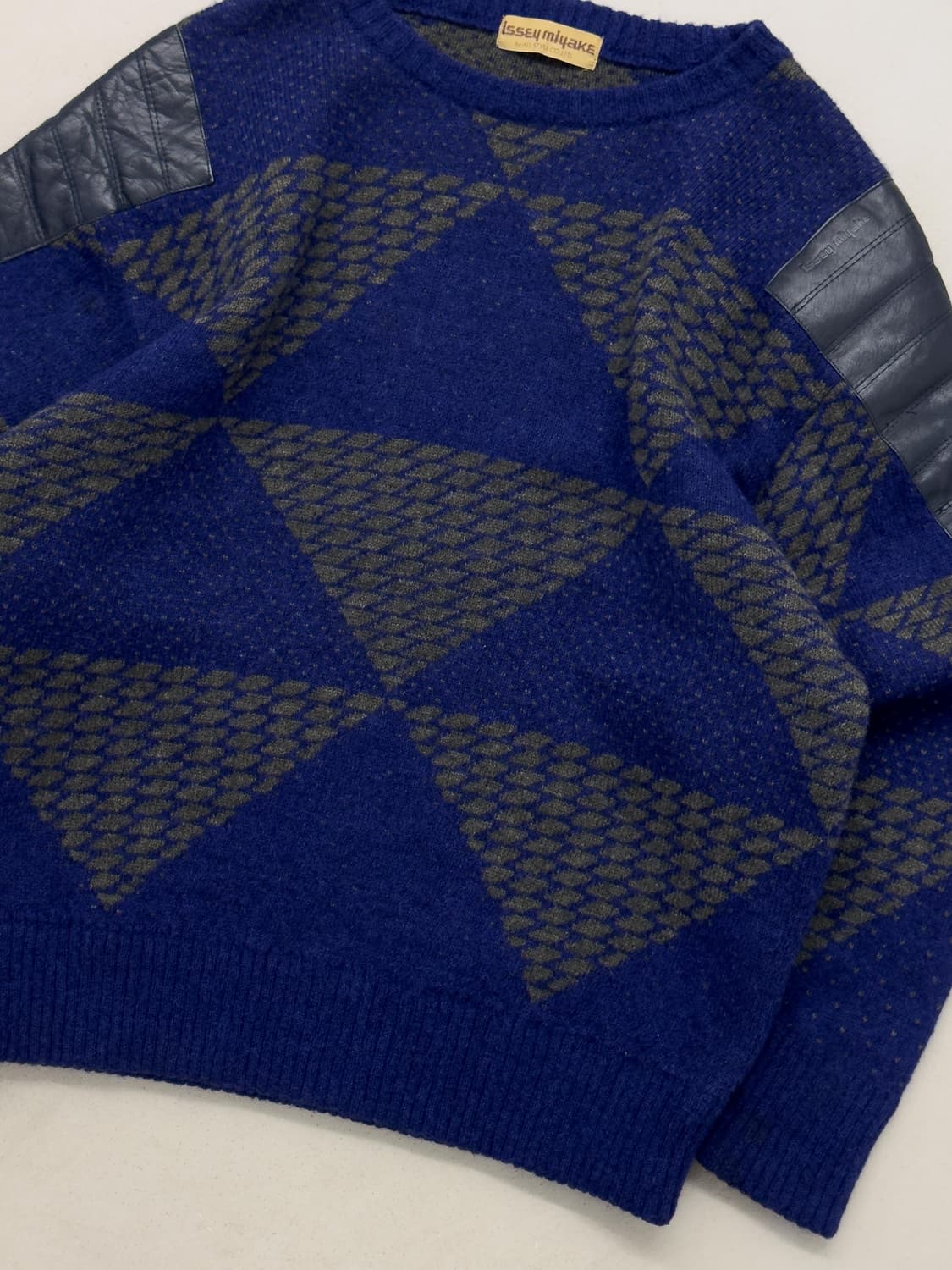 70's 이세이미야케 아카이브 레더 패치 스웨터 상품이미지3