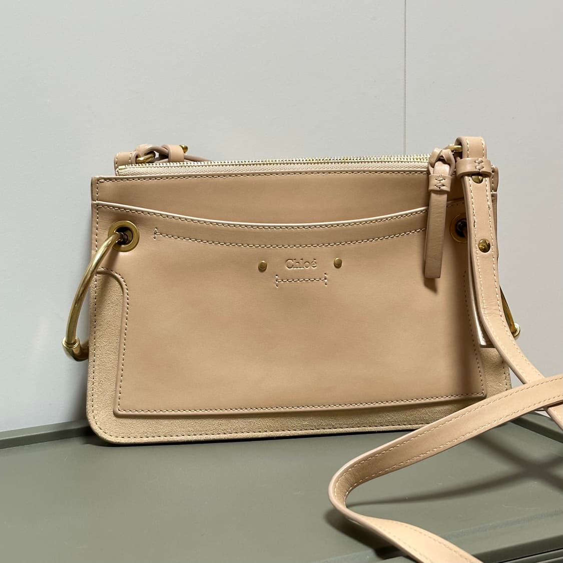 정품 끌로에 베이지 가죽 크로스백 상품이미지7