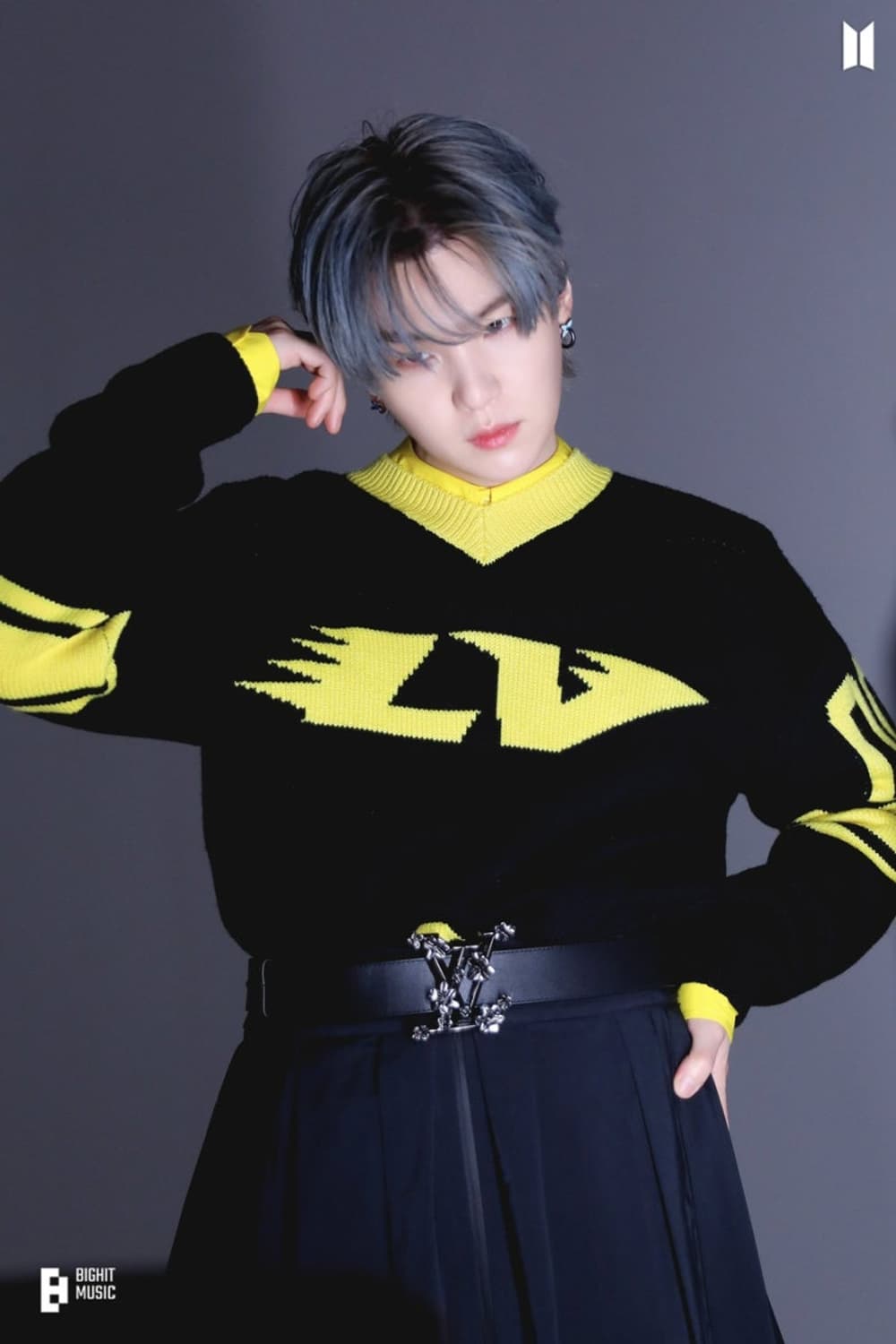 루이비통 인타르시아 풋볼 v넥 니트 bts 상품이미지7