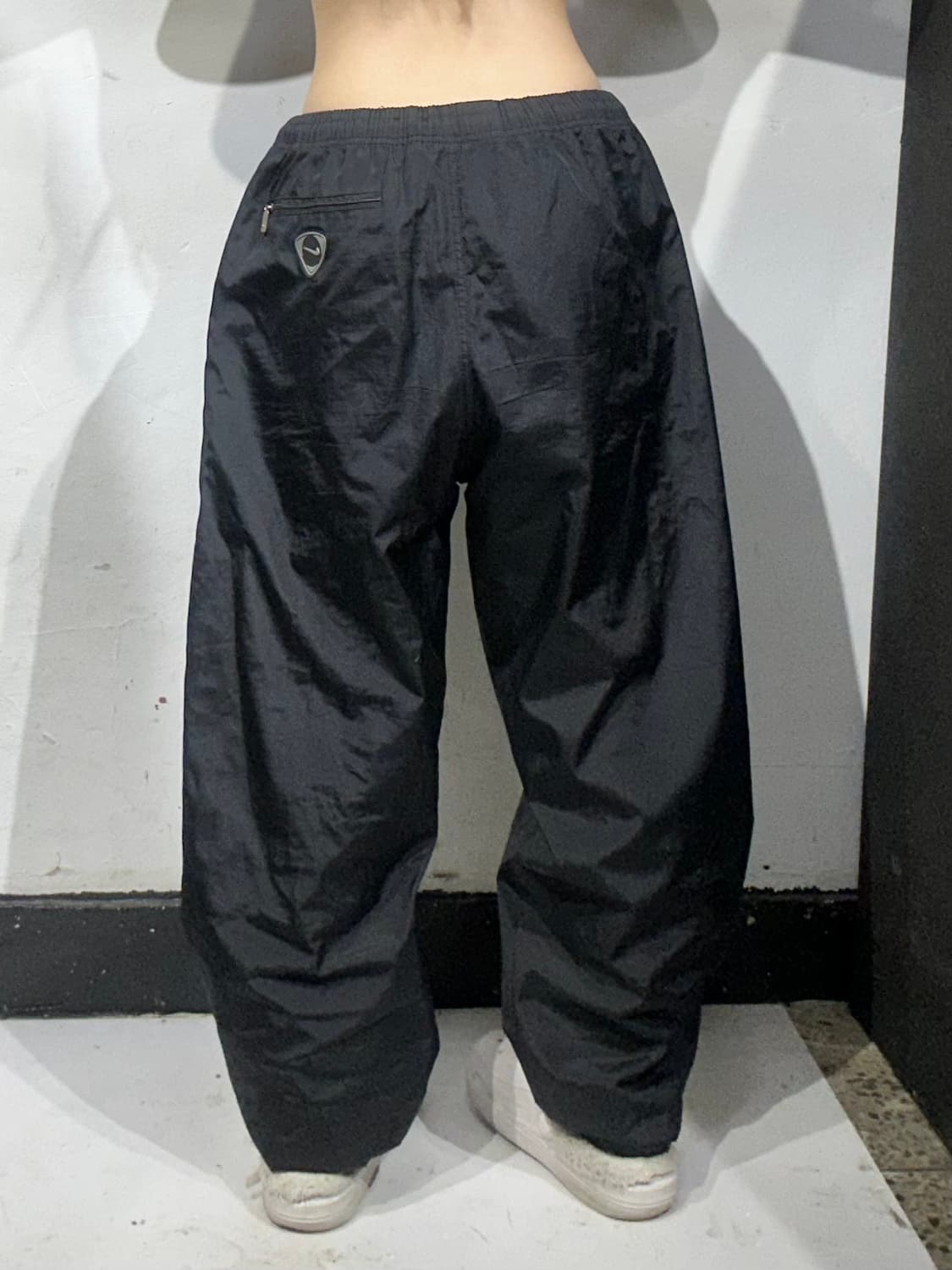 나이키 블랙 사이드 라인 와이드 트랙 팬츠  상품이미지3