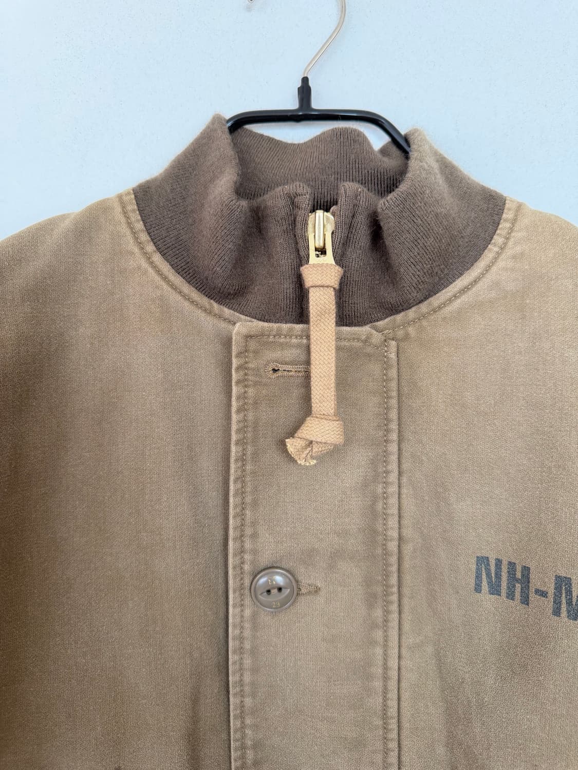 ((24년 새상품)) 네이버후드 X 매드니스 덱자켓 카키 상품이미지3