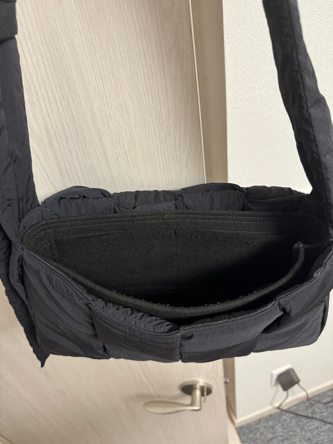 보테가베네가 패디드 카세트백 상품이미지3