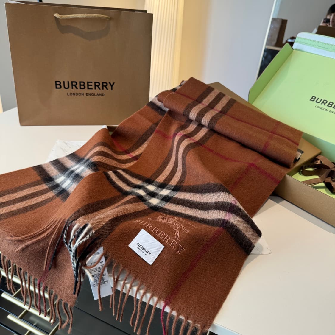 버버리숙녀 리버서블 스카프100% 램스울
 상품이미지3