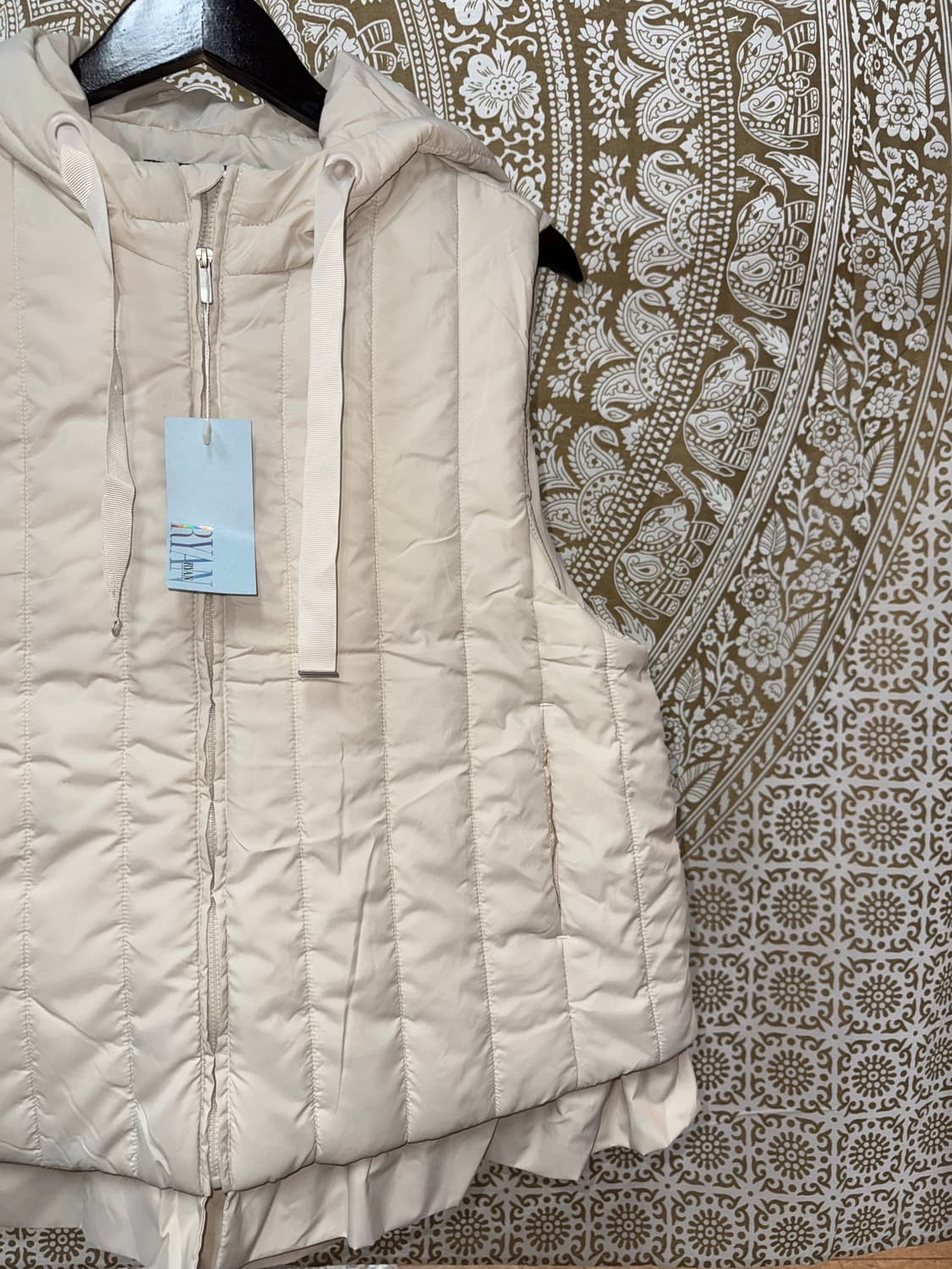 RYAN NEWYORK 리안뉴욕 프릴 디테일 경량 패딩조끼  상품이미지4